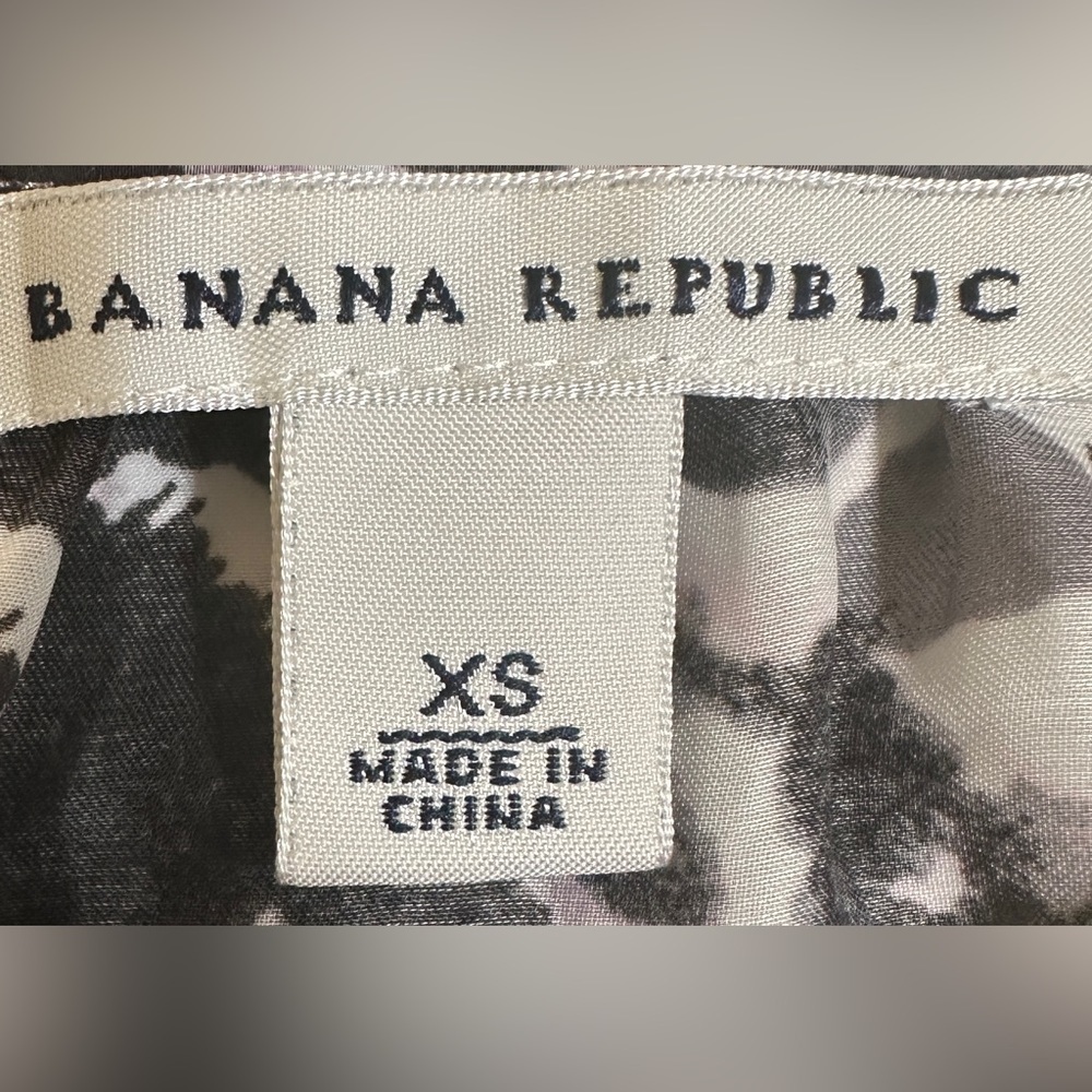 Banana Republic Ruffle V-neck Tank Top - Picture 6 of 7